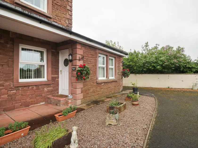 Shoreside Cottage - Image 1