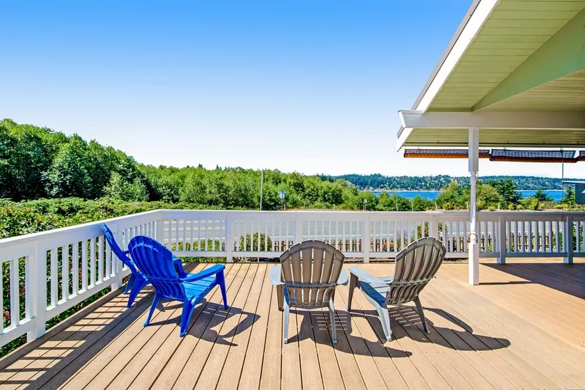 Family-Friendly Home with High-Speed WiFi, Water View, W/D, and Enclosed Yard - Image 1