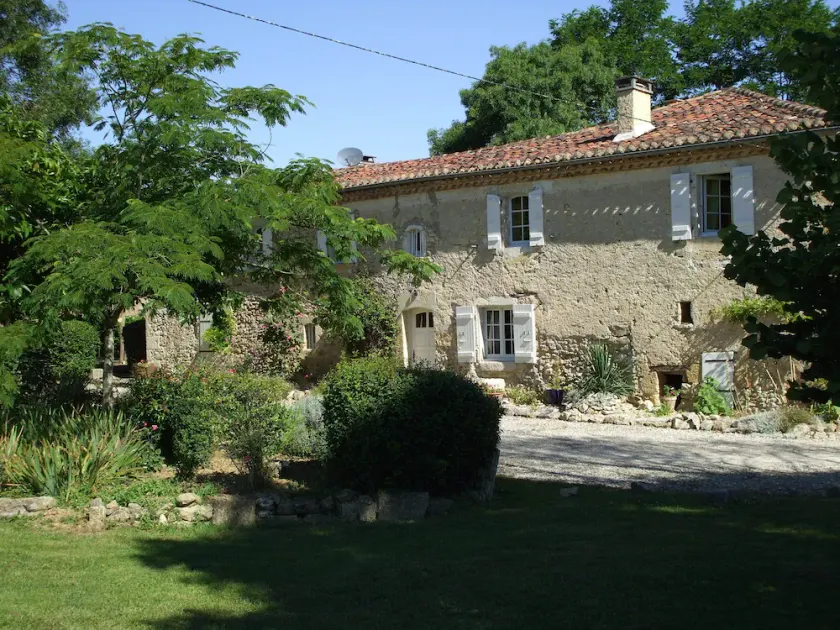 Classic, fully renovated Gers farmhouse (c.1790) in a secluded, peaceful valley - Image 1