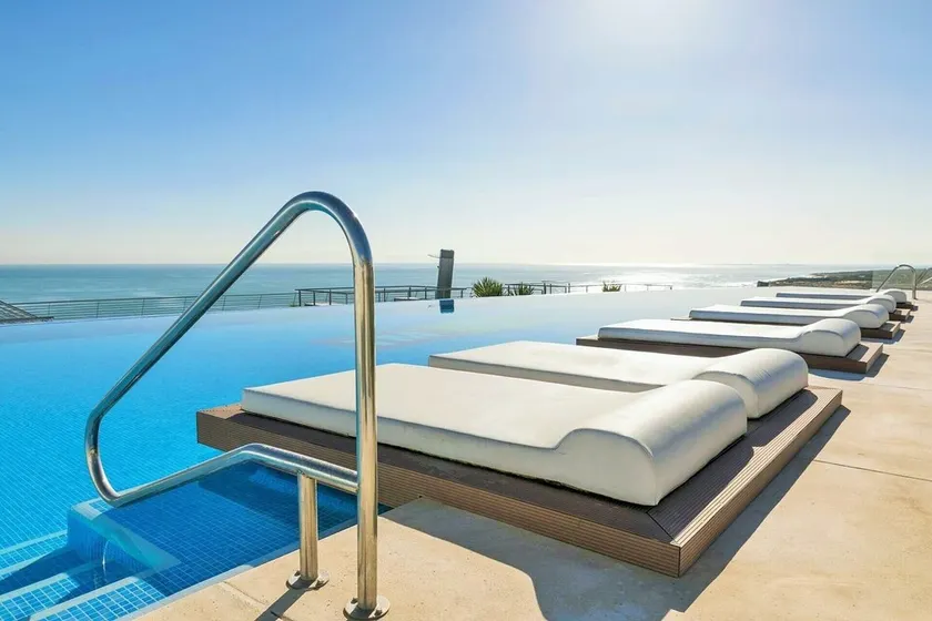 Amazing Beachfront 2 Bedroom Luxury Apartment - Image 1