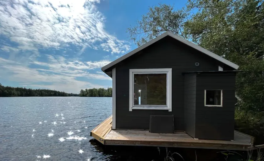 Cozy Tiny Houseboat in the Nature - Image 1