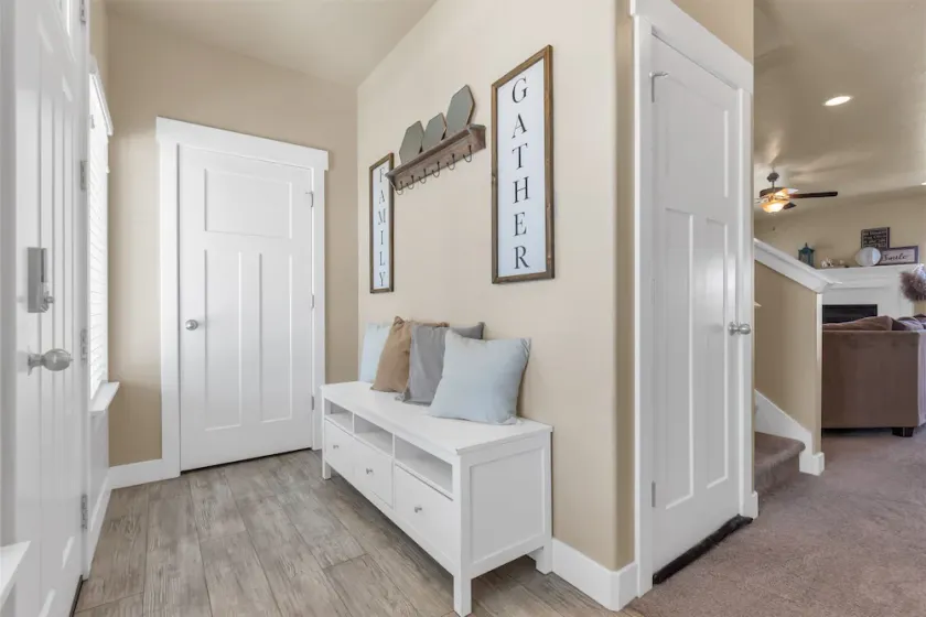 Beautiful 4bed, 3 bath-OREM home by UVU,  BYU and Provo Canyon - Image 1