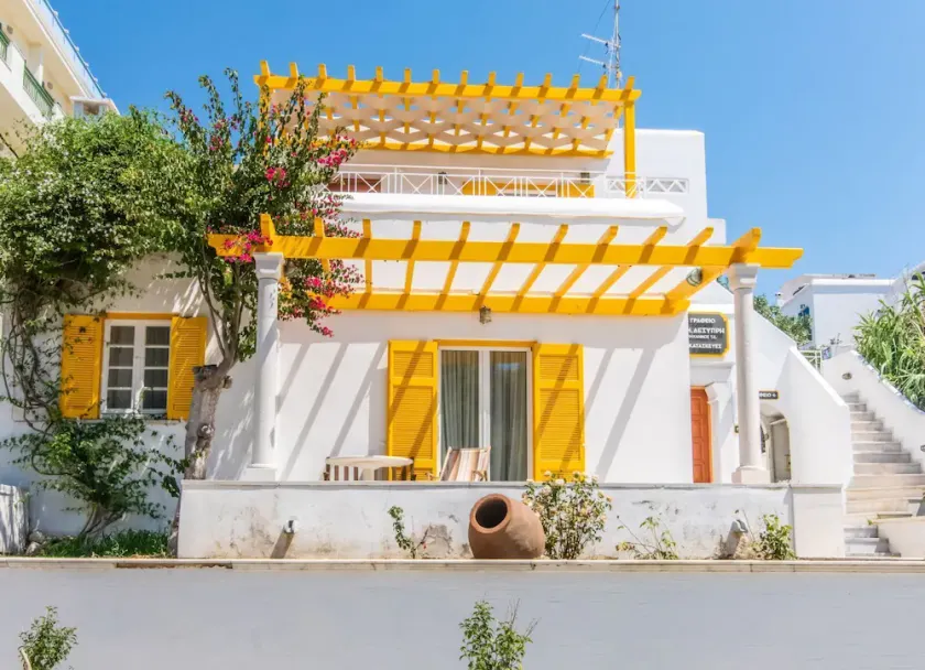 Spacious house with terrace combining tradition and modernity near sandy beach - Image 1