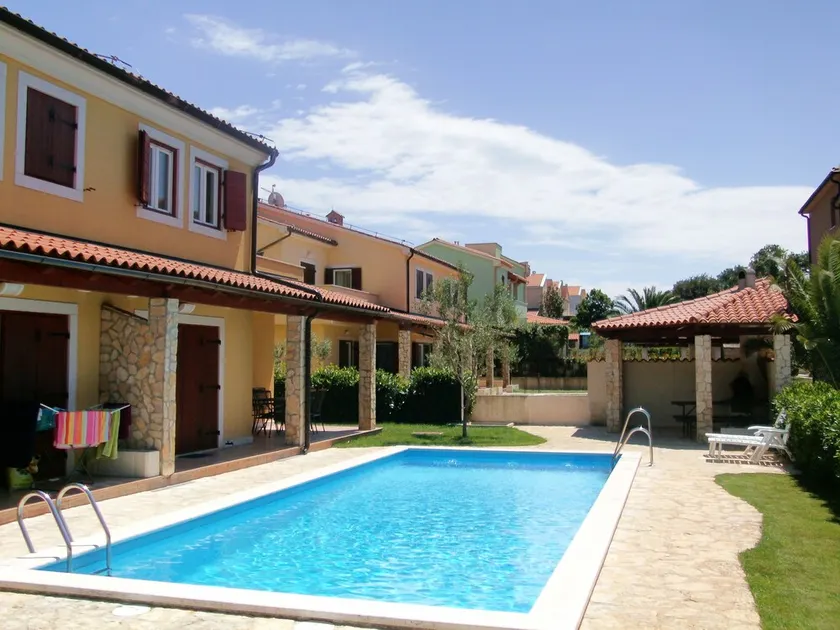 Oliva is ideal for a family vacation, for relaxation by the pool or beaches - Image 1