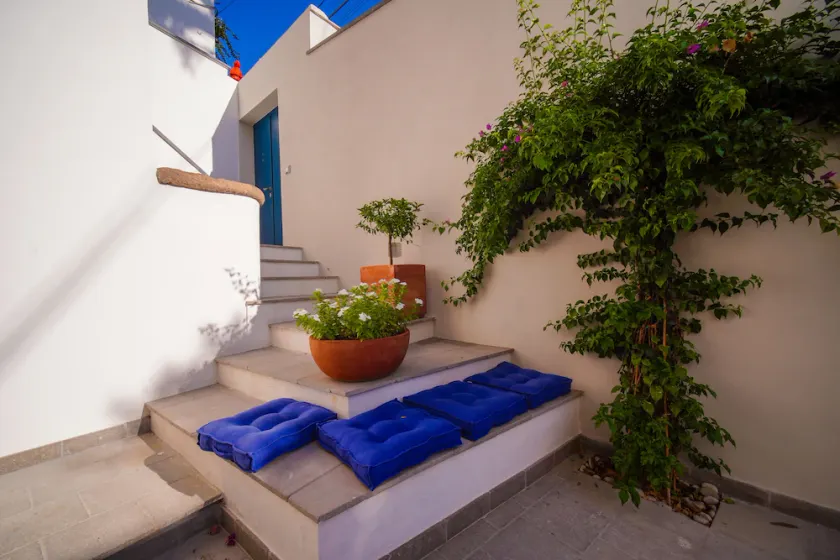 New cozy detached villa in the center of the village of Nerano parking space - Image 1