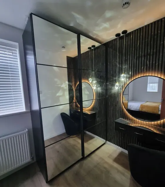 Apartment Sleeps 4 With Enclosed Garden - Image 1