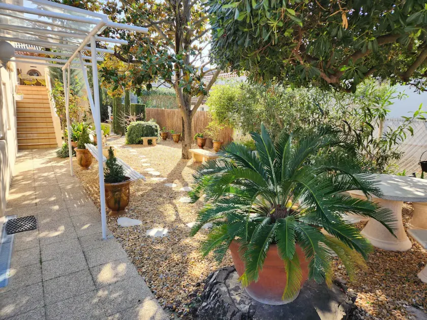 Agréable et lumineux appartement de 75m² avec jardin arboré cloturé - Image 1