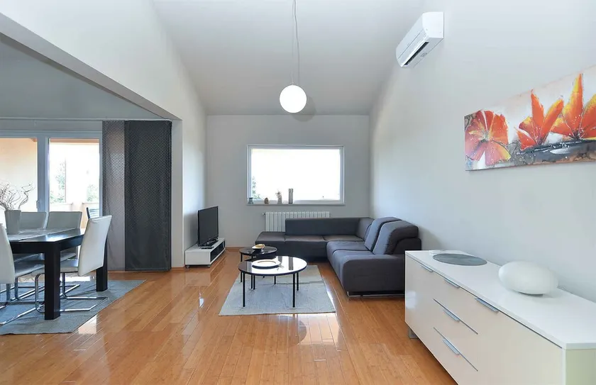 Holiday apartment with sea view and air conditioning - Image 1