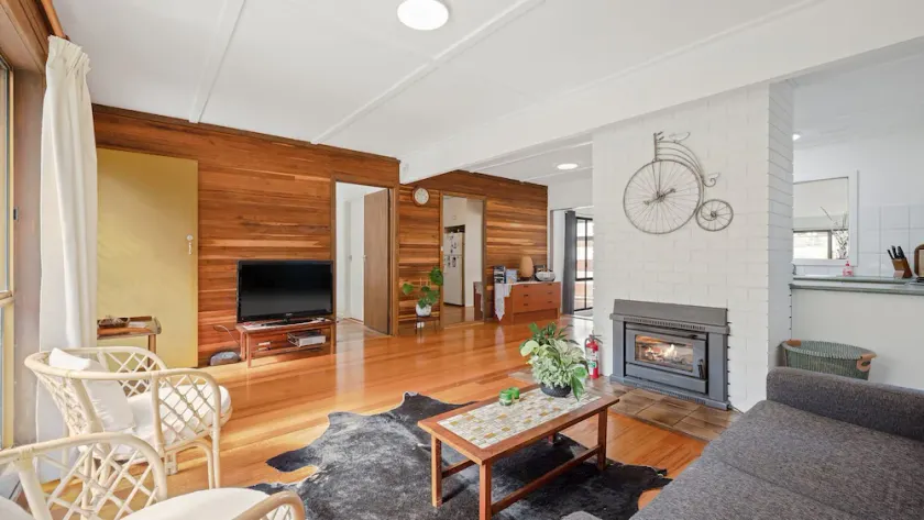 Jacaranda Cottage at the Beach - Image 1