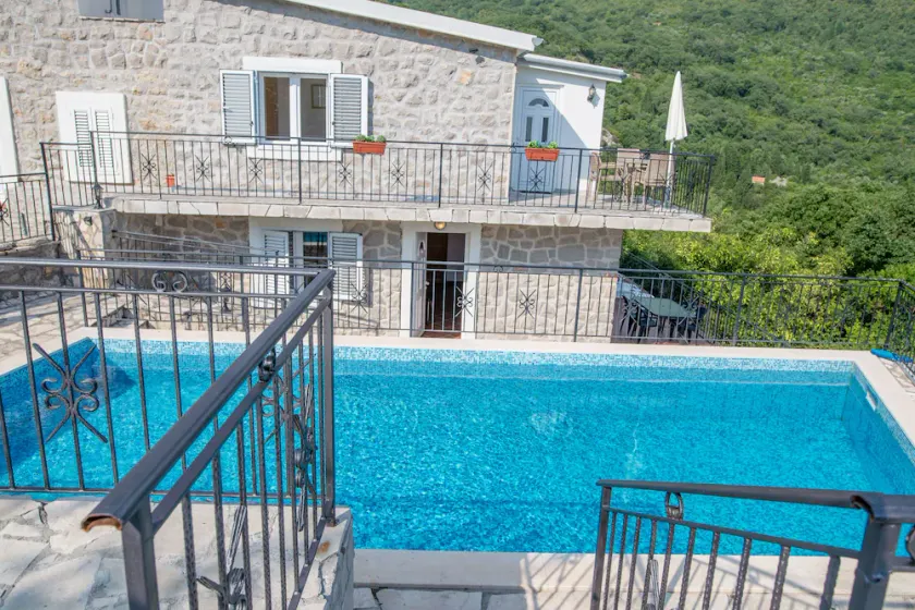 Large Communal Pool, Sun Terraces, Sea and Mountain Views, 2 km to sea - Image 1