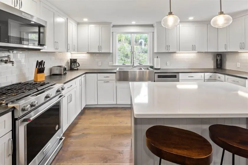 Fully Renovated Chatham 3 Bedroom with Water Views - Image 1