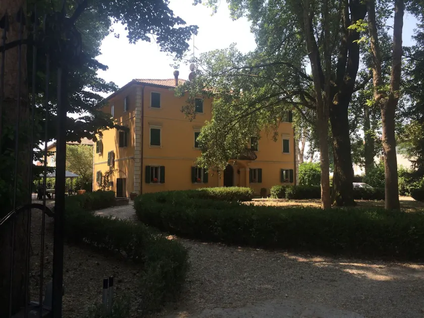 Villa Gioia rodeado de la tranquilidad del campo fuera de Bolonia - Image 1