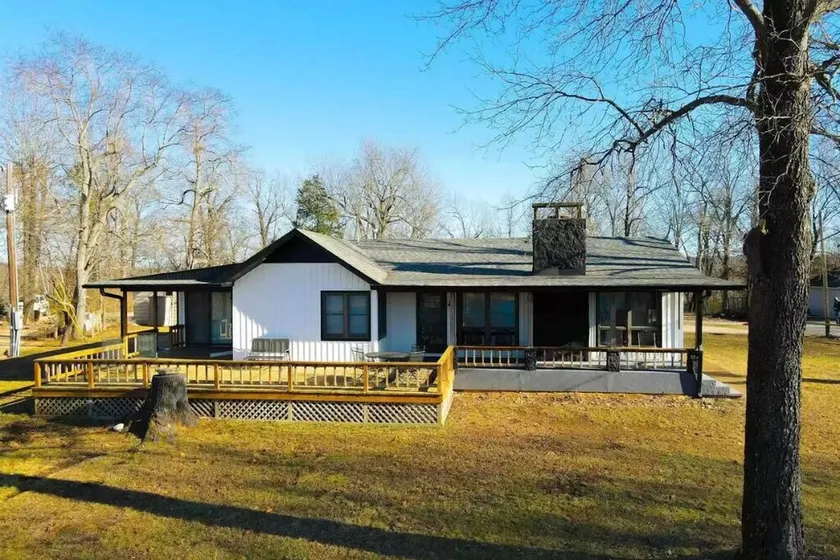 Lake Norfork view & access in a spacious oasis, sleeps 14, near Mountain Home! - Image 1