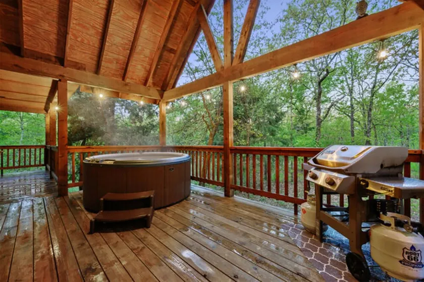 2 Master Suites, hot tub, fireplace, back deck, wrap around porch,  secluded  - Image 1