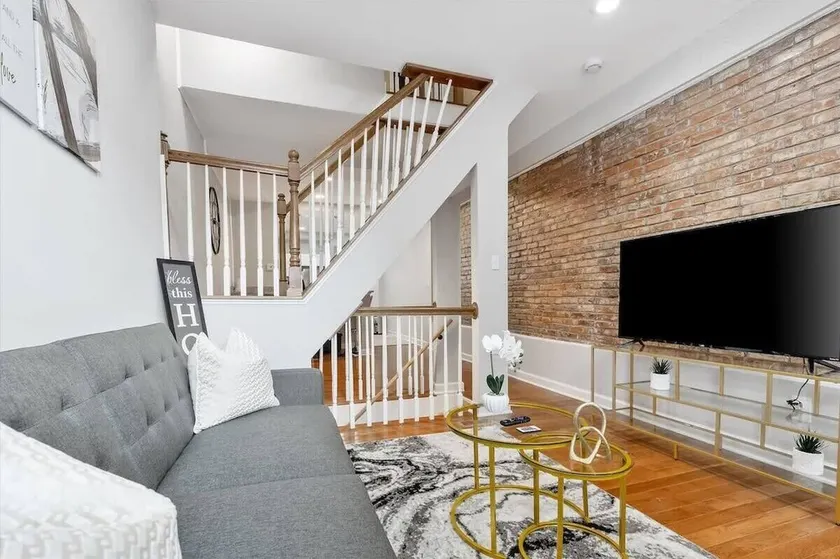 Charm City Homestay in Washington Village - Image 1