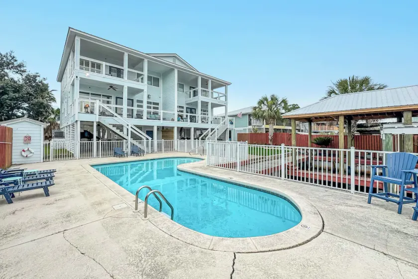 LUXURY, SINGLE SIDE OF DUPLEX, PRIVATE NEIGHBORHOOD, WATERFRONT, POOL! - Image 1