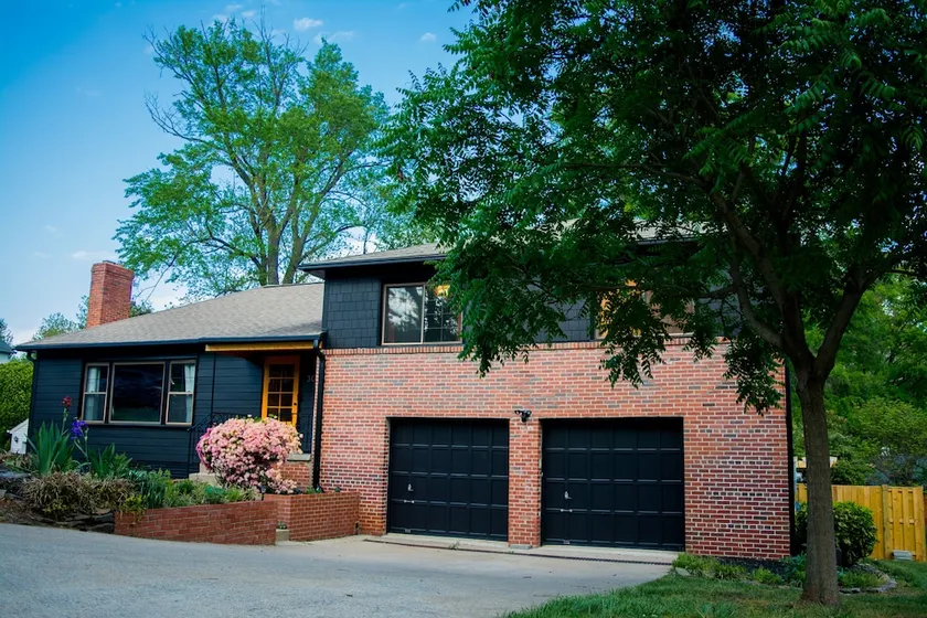 Entire Home Quiet Neighborhood 6 bedrooms, 8 beds, 3 bathrooms  - Image 1