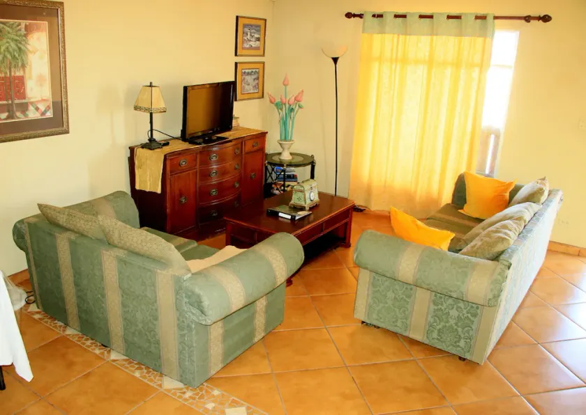 NEAR MARINA, BEACH & DOWNTOWN, SPACIOUS & BEAUTIFUL VIEWS 2 BR  CONDO 301 - Image 1
