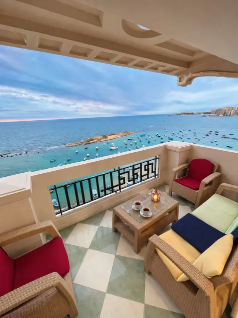 seaview hotel - Image 1
