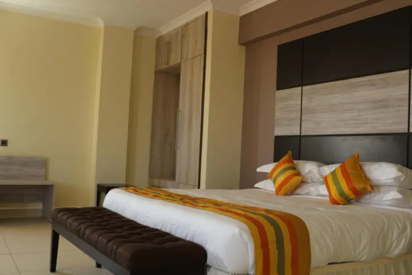 Saala Hotel - Image 1