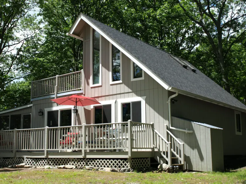 Cozy Pocono Chalet with Ammenities - Image 1