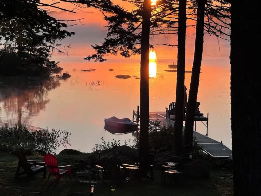 Escape til denne 7 bdrm, WATERFRONT hjem på uberørt Maine Lake; FAMILIE VENNLIGT! - Image 1