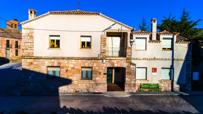 L'auberge de palaina peut accueillir 30 personnes et un grand patio - Image 1