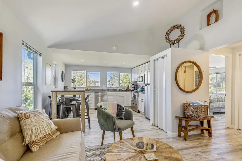 Forest Heights ~ Relaxed Modern-Boho Style, Forest Views, Hot Tub, Wine Country - Image 1