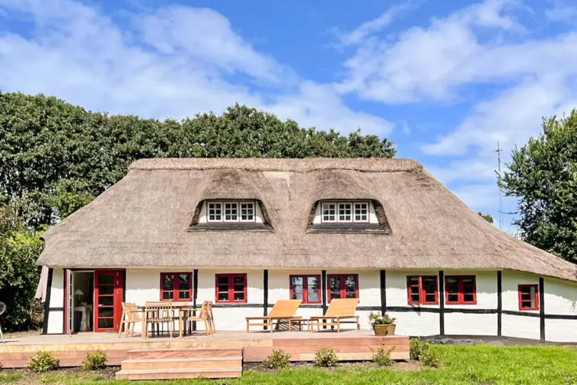 Family cottage for eight guests - Image 1
