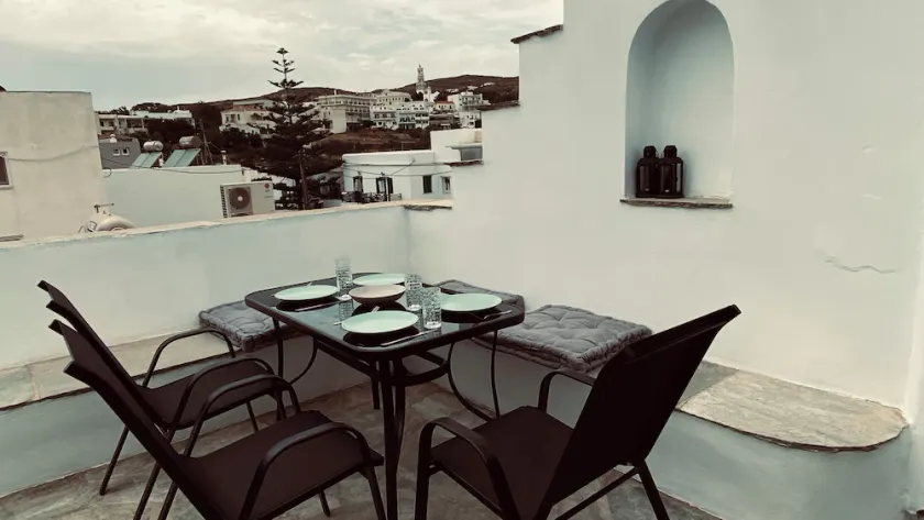 Tinos 4 person house in heart of Tinos Island - Image 1