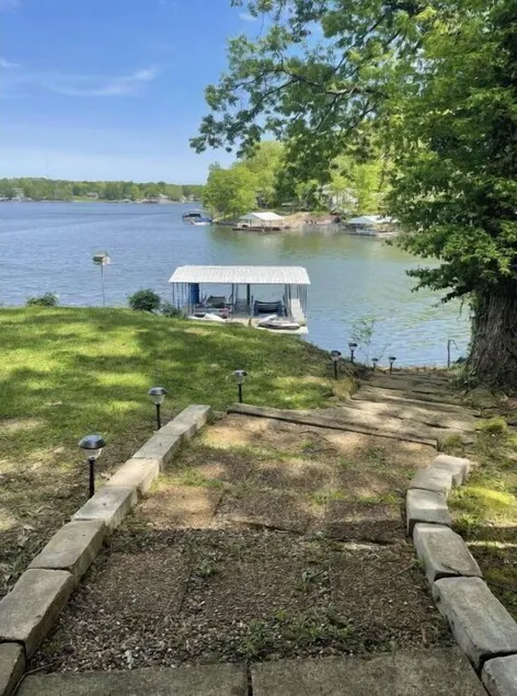 WATERFRONT Vacation! {3 bed 2 bath.  Sleeps 13} - Image 1