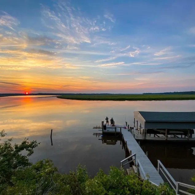 Large riverfront retreat -views, bunkroom, firepit, playset -by Williamsburg! - Image 1