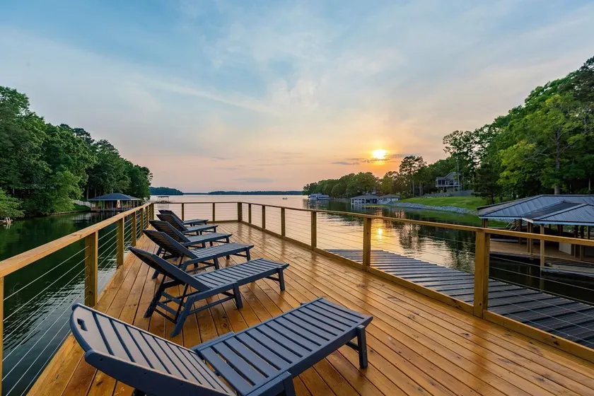 🔥ULTIMATE Lakefront Getaway | 7,000 SqFt🌅Sunset Views🌅Hot Tub Flat Lot+ 10BR! - Image 1