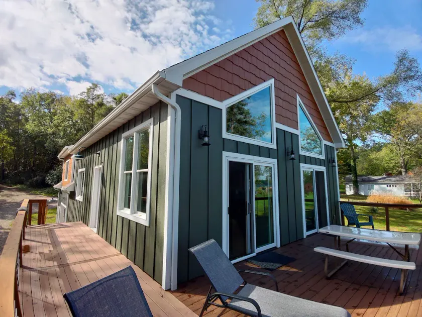 The Cheerful Lake House at Crane Cove - Image 1