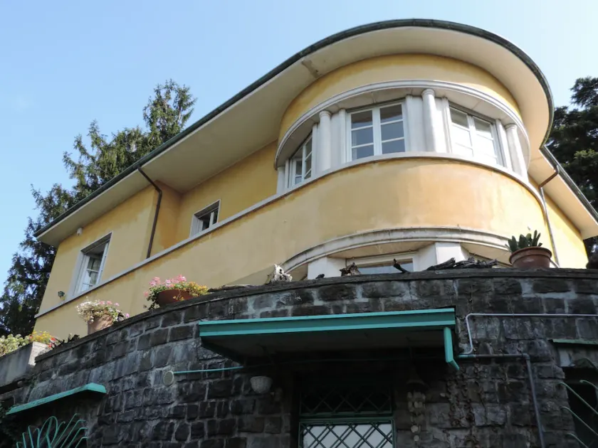 Komfortables Herrenhaus im Bauhausstil, Seeblick, großer Garten, umgeben von Wäldern - Image 1