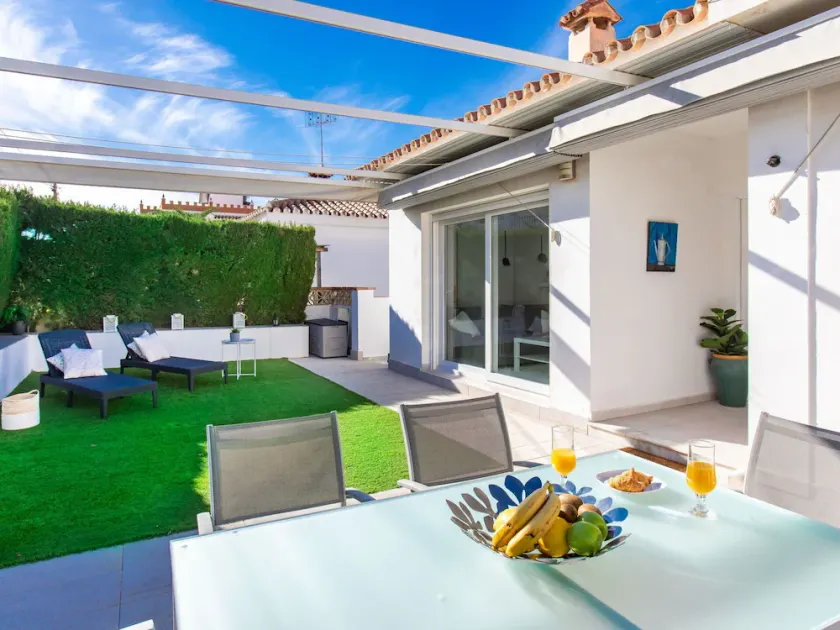 Vacation Home i Rincón De La Victoria med 6 sovrum som kan rymma 8 - Image 1