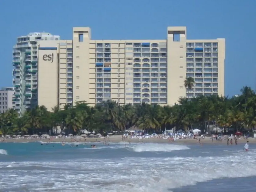 Beautiful Beachfront Studio at ESJ Towers – Isla Verde - Image 1