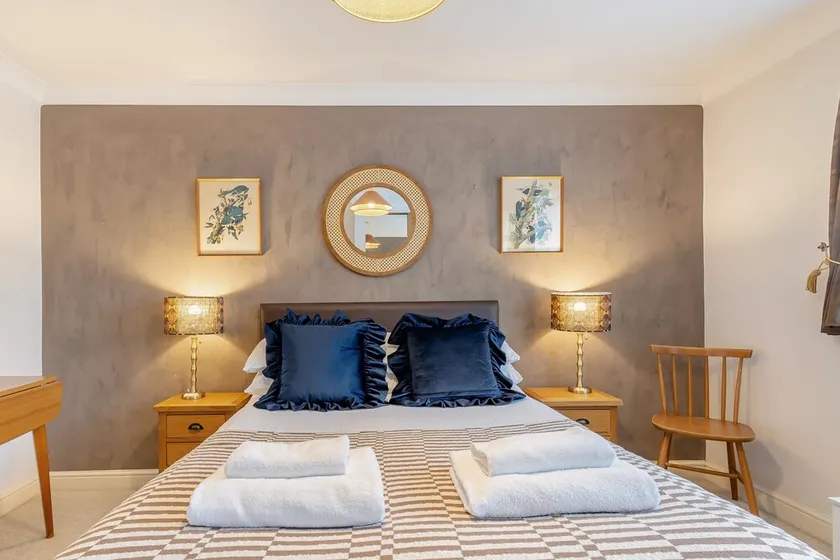 Cornerways by Bloom Stays - family home in City centre, ideal for exploring Canterbury - Image 1