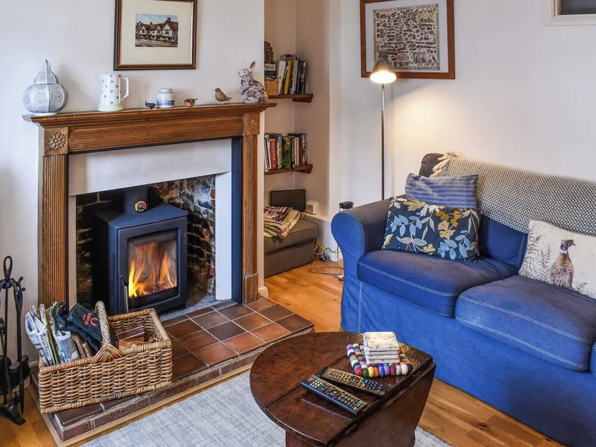 Lavenham Red Brick Cottage - Image 1