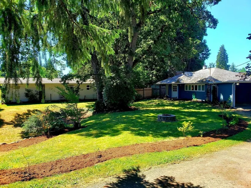 Old Farm Land by Willamette River Oak Trees Bike Path Shopping Restaurants - Image 1