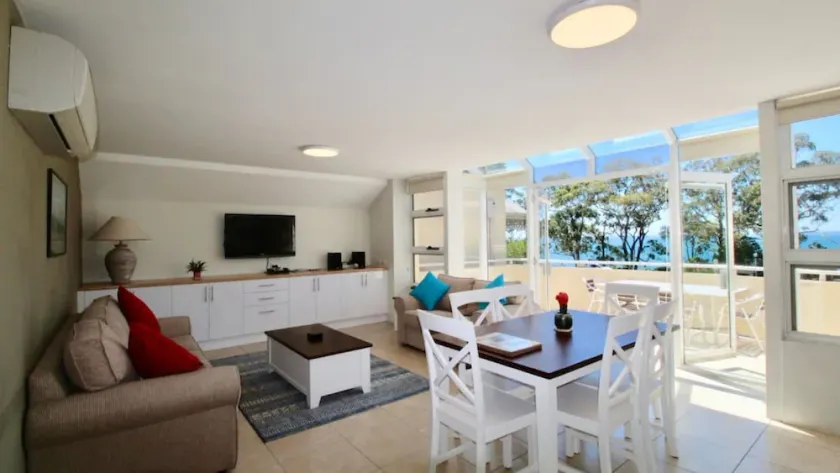 Simply THE Best Waterviews over the park - Image 1