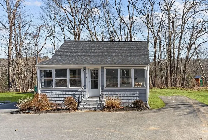Cozy Cape in Smithfield - Image 1