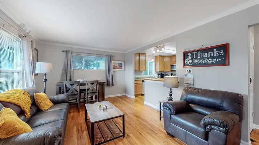 Great two bedroom family spot with convenient access to downtown - Image 1