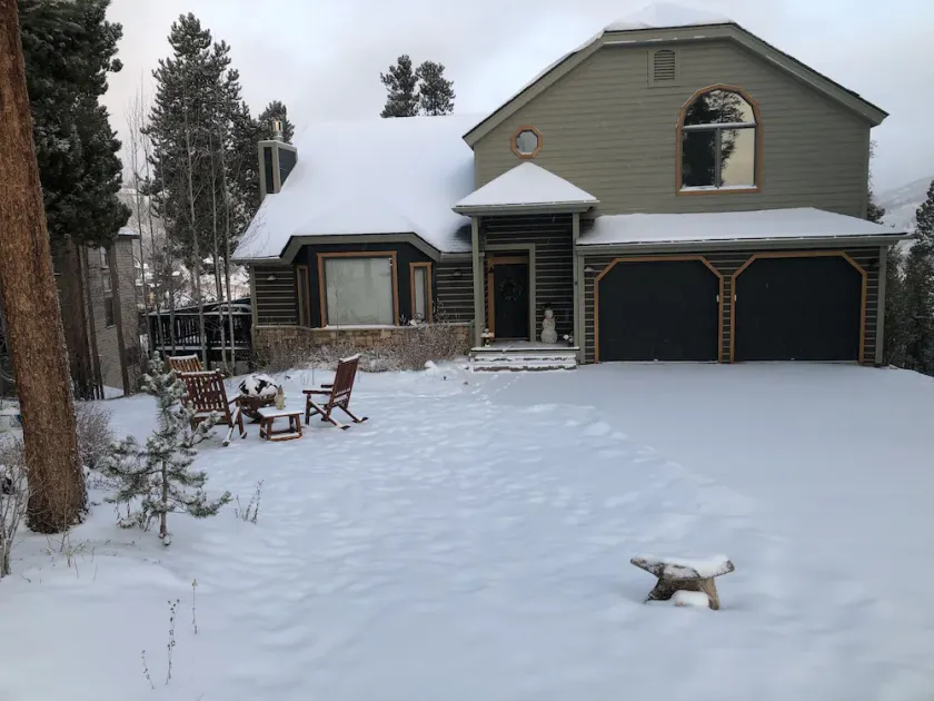 House 5 bedrooms, private hot tub, near ski areas, fire pit, views, max comfort! - Image 1