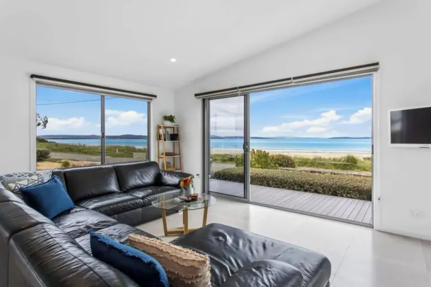 Seven Mile Beach House - Surf, Hike, Golf - Image 1
