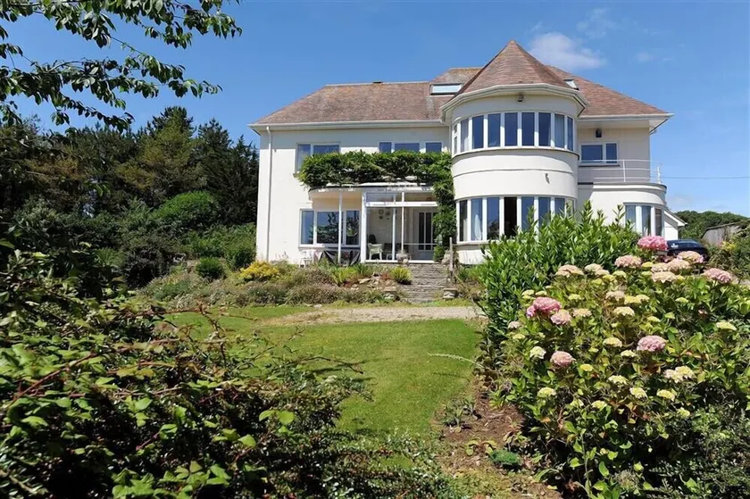 WESTDALE EDGE, family friendly, with a garden in Seaton, Devon - Image 1