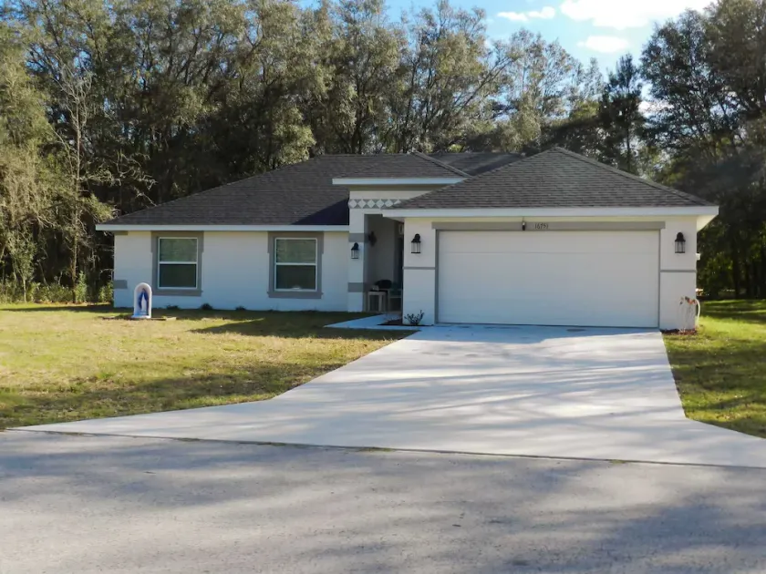NEW 4BR Home! Wi-Fi, Garage Games & Convenient Drive to Downtown Ocala - Image 1