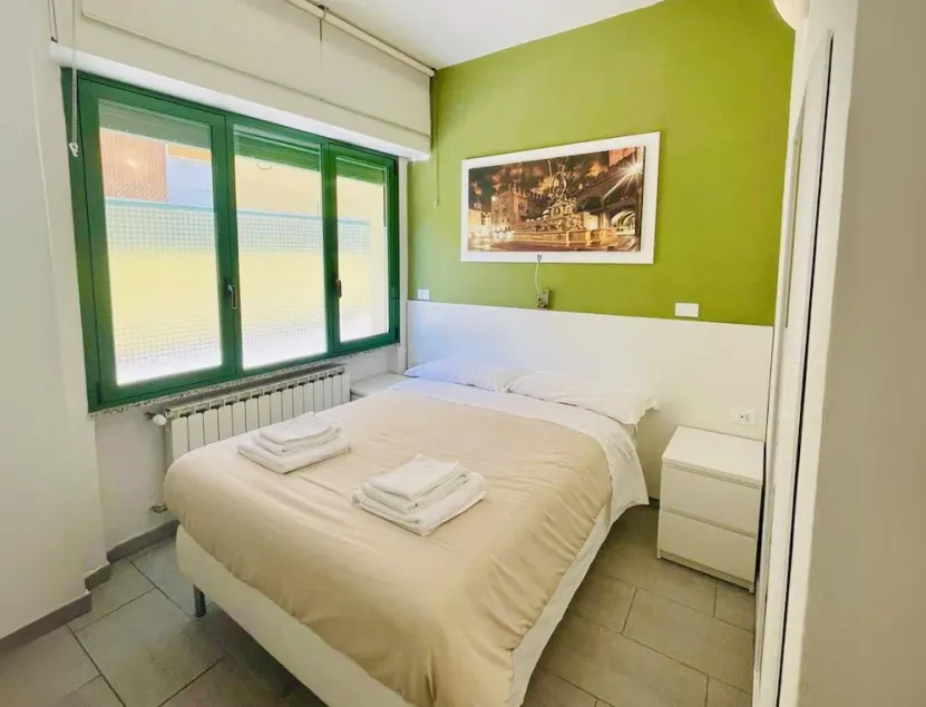 DUS or small double room with bathroom - Image 1