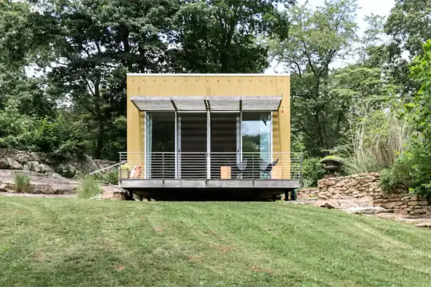 MODERN GUESTHOUSE IN PRIVATE SETTING - Image 1