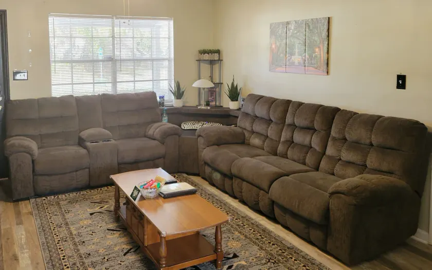 Charming Home- 15 mins from Historic Downtown, W+D - Image 1